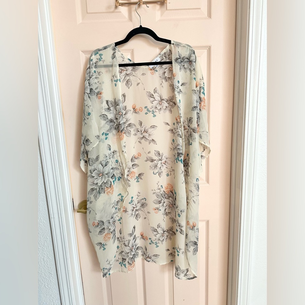 Cream floral gilli kimono